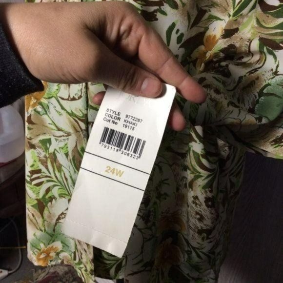 NWT Jordan Floral Button Down Top PLUS SIZE 24 - Picture 4 of 5